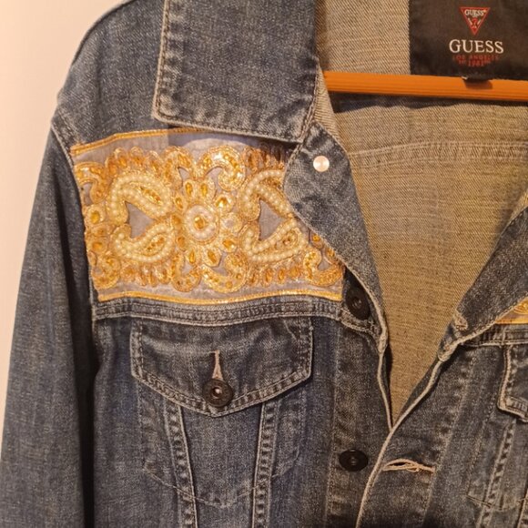 Guess Dark Denim Button 4 Pockets Jean Jacket Embellished Gold Large - Picture 2 of 5